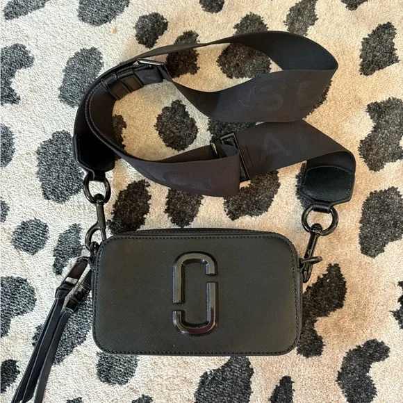 Marc Jacobs Black Textured Crossbody Bag - Picture 1 of 6